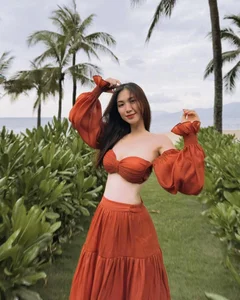 Hoa Minzy Flaunts Her Stunning Figure in Gorgeous Swimwear Photos - image 3