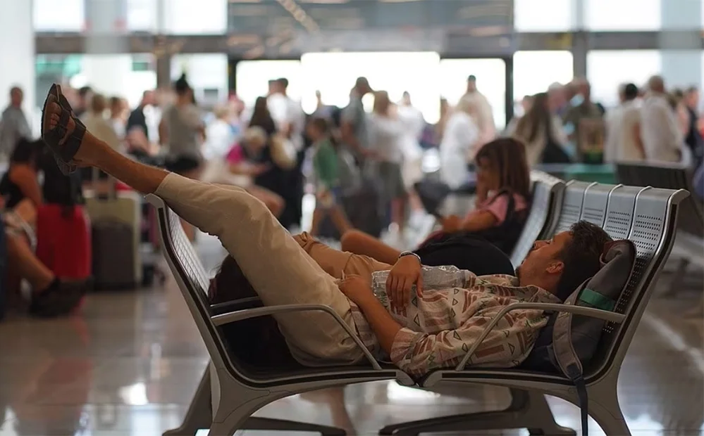 Global Tech Outage Causes Chaos: Travelers Stranded at Airports Due to Blue Screen Error