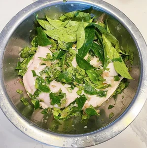 Delicious Weekend Recipe: Steamed Stuffed Crunchy Pork with Aromatic Herbs for the Perfect Family Meal - image 3