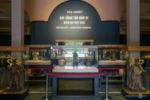 Exploring Ancient History: Exhibition of 500 Rare Artifacts in Hai Phong - image 0