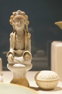 Exploring Ancient History: Exhibition of 500 Rare Artifacts in Hai Phong - image 1
