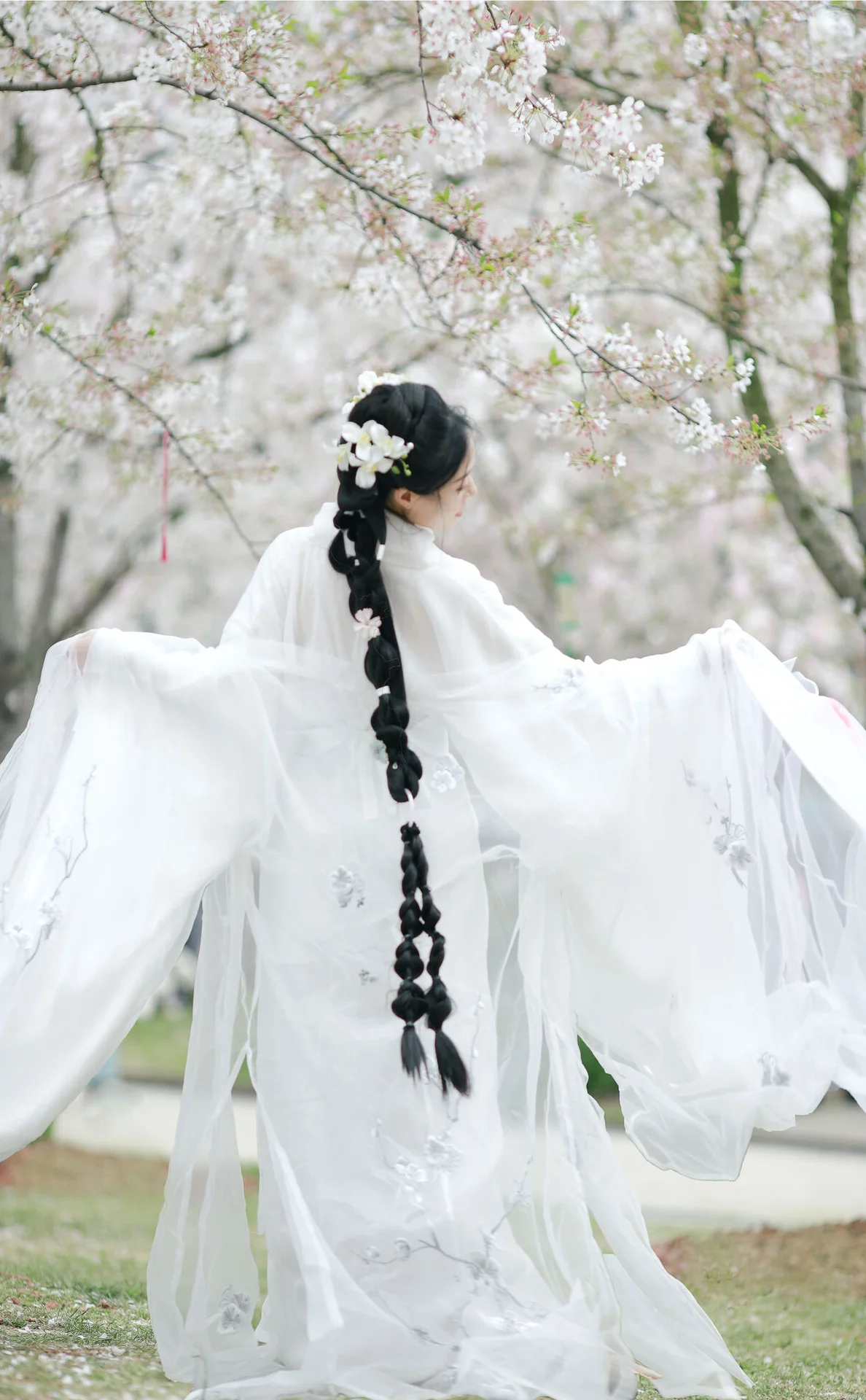 Ethereal Beauty of Sui Sui Ru Yi in YiTuYu Art Language Vol.8880 Amidst Blossoms
