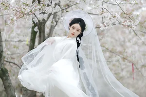 Ethereal Beauty of Sui Sui Ru Yi in YiTuYu Art Language Vol.8880 Amidst Blossoms - image 3