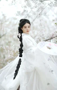 Ethereal Beauty of Sui Sui Ru Yi in YiTuYu Art Language Vol.8880 Amidst Blossoms - image 14