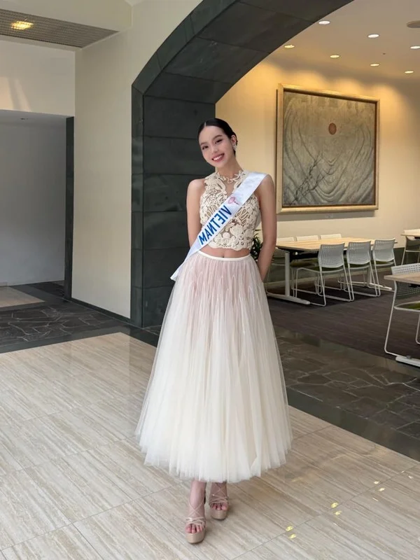 Red Carpet Glamour: Analyzing the Competition Style of Kỳ Duyên and Thanh Thủy