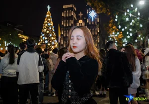 Vibrant Christmas Celebrations at Hanoi’s St. Joseph’s Cathedral Draw Massive Holiday Crowds - image 10