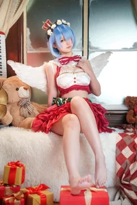 Seele Mai Mai Rem Christmas Story Cosplay Photo Gallery - image 7