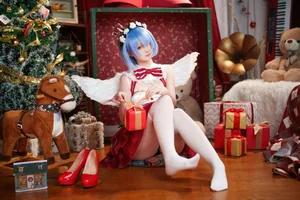 Seele Mai Mai Rem Christmas Story Cosplay Photo Gallery - image 2