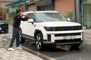 Market Trends: The High Cost of Selling a Nearly-New Hyundai SantaFe Hybrid - image 0