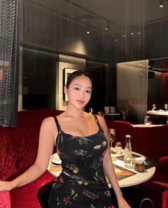 Korean Social Media Sensation Captivates Global Audience with Stunning Curves - image 4