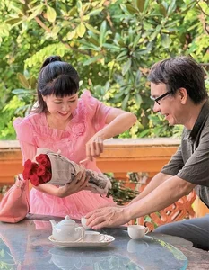 Veteran Actress Huong Tuoi Embraces Youthful and Vibrant Fashion at Age 54 - image 1