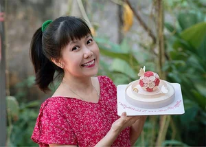 Veteran Actress Huong Tuoi Embraces Youthful and Vibrant Fashion at Age 54 - image 3
