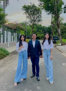Quyen Linh's Daughter Stuns Fans with Fashion Transformation from Elegant Events to Casual Street Style - image 2