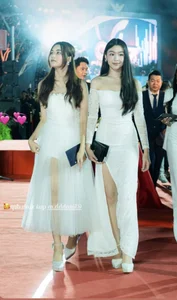 Quyen Linh's Daughter Stuns Fans with Fashion Transformation from Elegant Events to Casual Street Style - image 5