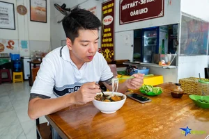Authentic Hai Phong Spicy Fish Noodle Soup: Serving 800 Bowls Daily - image 5