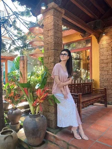 The Empowered Life of Actor Xuan Bac’s Wife: Radiating Vitality and Independence - image 2