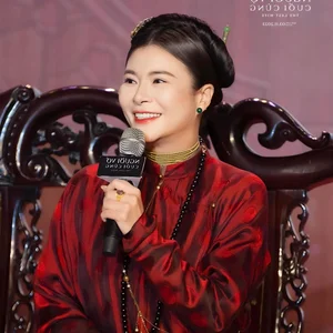 The Empowered Life of Actor Xuan Bac’s Wife: Radiating Vitality and Independence - image 7