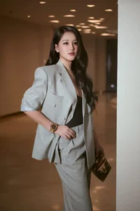 Vietnamese Showbiz Updates: Quang Le Mourns Mother, Diva Hong Nhung's Latest Appearance - image 25