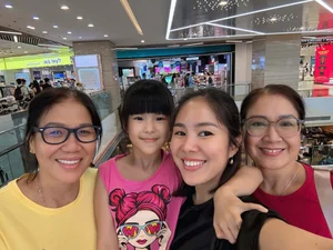 Vietnamese Showbiz Updates: Quang Le Mourns Mother, Diva Hong Nhung's Latest Appearance - image 18