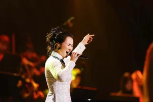 Vietnamese Showbiz Updates: Quang Le Mourns Mother, Diva Hong Nhung's Latest Appearance - image 15