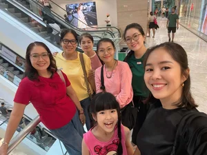 Vietnamese Showbiz Updates: Quang Le Mourns Mother, Diva Hong Nhung's Latest Appearance - image 53