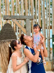 Vietnamese Showbiz Updates: Quang Le Mourns Mother, Diva Hong Nhung's Latest Appearance - image 3