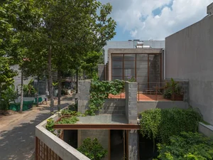 The Beauty of Raw Architecture: A Unique Unpainted House Designed as a Self-Sustaining Ecosystem - image 0
