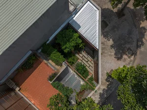 The Beauty of Raw Architecture: A Unique Unpainted House Designed as a Self-Sustaining Ecosystem - image 1