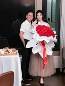 Romantic Proposal: The Stunning Beauty Who Won the Heart of Quang Nam FC's Head Coach - image 8