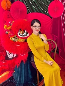 Celebrate the Beauty of Vietnamese Traditions: Elegant Ao Dai and Vibrant Spring Markets for the Lunar New Year - image 2
