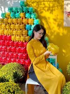Celebrate the Beauty of Vietnamese Traditions: Elegant Ao Dai and Vibrant Spring Markets for the Lunar New Year - image 5