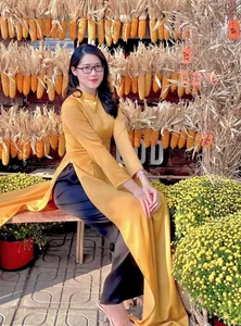 Celebrate the Beauty of Vietnamese Traditions: Elegant Ao Dai and Vibrant Spring Markets for the Lunar New Year - image 1