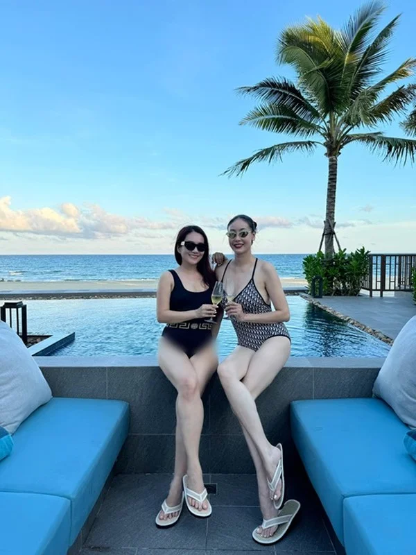 Vietnamese Celebrities Flaunt Stunning Summer Style and Ageless Beauty on Vacation