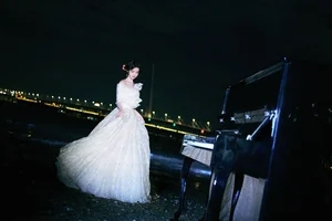 Chinese Celebrity Style: Top Stars Compete in Effortless Leg-Flashing Fashion - image 39