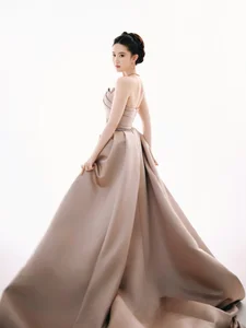 Chinese Celebrity Style: Top Stars Compete in Effortless Leg-Flashing Fashion - image 23