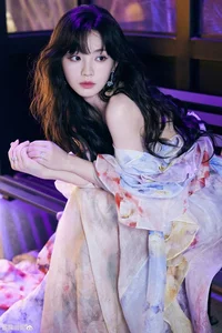 Chinese Celebrity Style: Top Stars Compete in Effortless Leg-Flashing Fashion - image 17