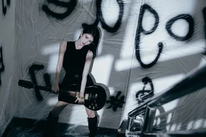 Chinese Celebrity Style: Top Stars Compete in Effortless Leg-Flashing Fashion - image 32