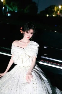 Chinese Celebrity Style: Top Stars Compete in Effortless Leg-Flashing Fashion - image 19