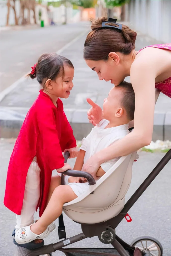 Lisa and Leon: The Playful Twins of Ho Ngoc Ha and Kim Ly