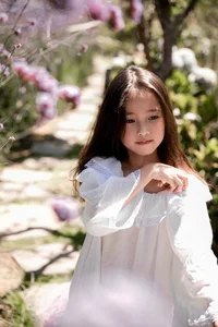 Celebrity Daughter’s Stunning Long Hair Becomes the Envy of Moms Everywhere - image 1