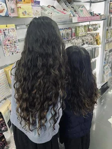 Celebrity Daughter’s Stunning Long Hair Becomes the Envy of Moms Everywhere - image 6