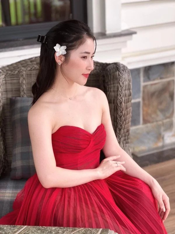 Sao Mai Nghe An Champion Captivates with Heavenly Voice and Stunning Looks