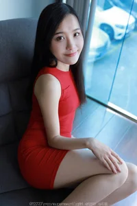 Wan Ping Vibrant Red Hip-Hugging Skirt IESS Fashion Model - image 11