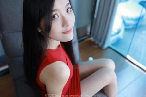 Wan Ping Vibrant Red Hip-Hugging Skirt IESS Fashion Model - image 63