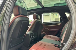 Viral Wedding Gift: Can Tho Tycoon Gifts 6 Billion VND Porsche Cayenne - image 6