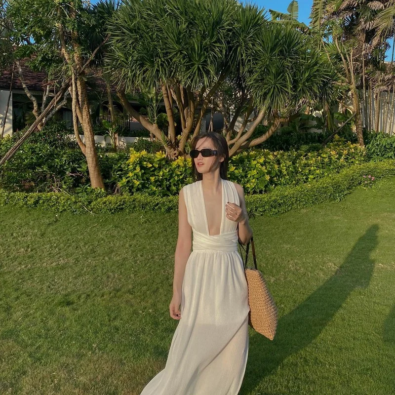 Vietnamese Style Icons: Comparing the Elegance of MC Mai Ngoc and the Boldness of Nga Anh