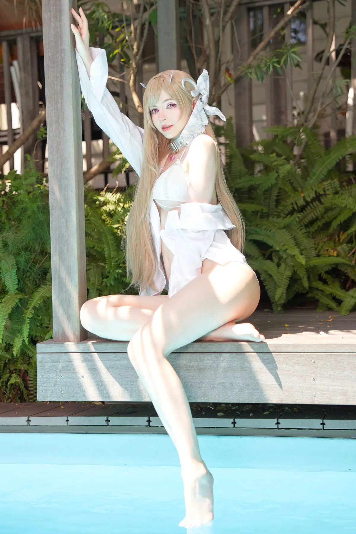 Coser Peach milky: Dive into the allure of Viper Bikini by the pool - Exclusive Collection