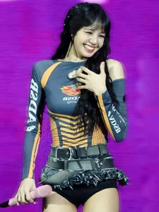 BLACKPINK Lisa Delivers Bold Performance at Crazy Horse Paris with Rumored Billionaire Boyfriend in Attendance - image 3