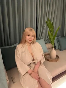 Vo Thi Thu Trang Firmly Rejects Inappropriate Travel Offer in Tokyo - image 1
