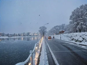 AI Reimagines Hanoi Covered in Dreamy White Snow - image 1